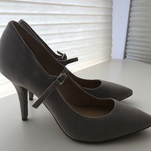 MICHAEL MICHAEL KORS GREY HEELS
